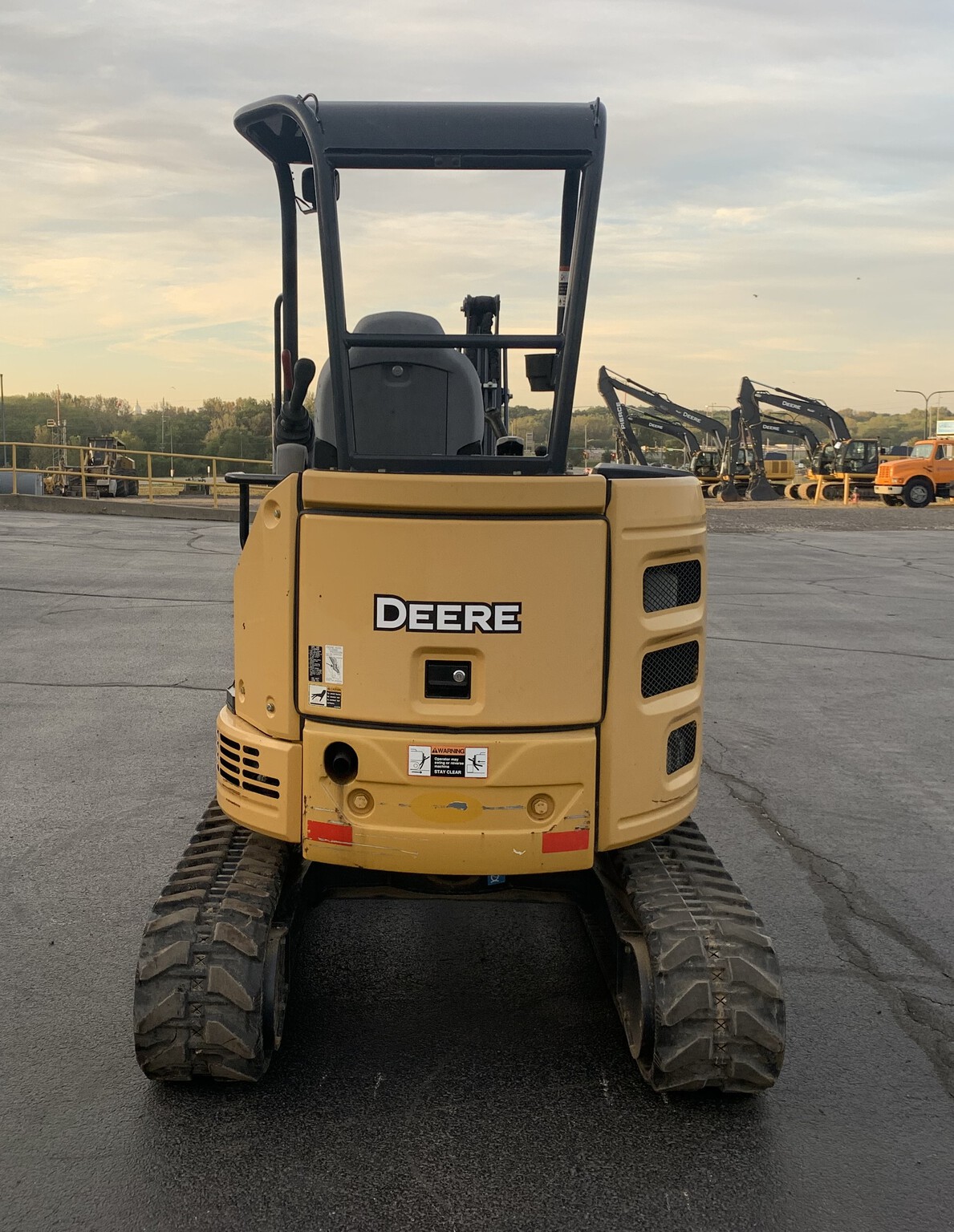 2017 John Deere 26G Image 8