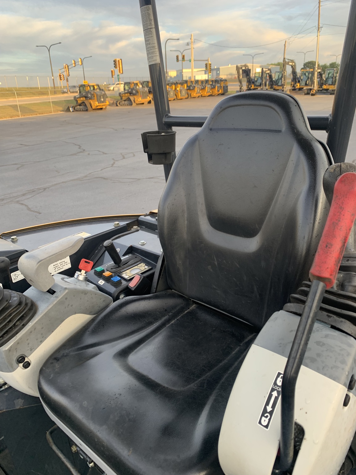 2017 John Deere 26G Image 10