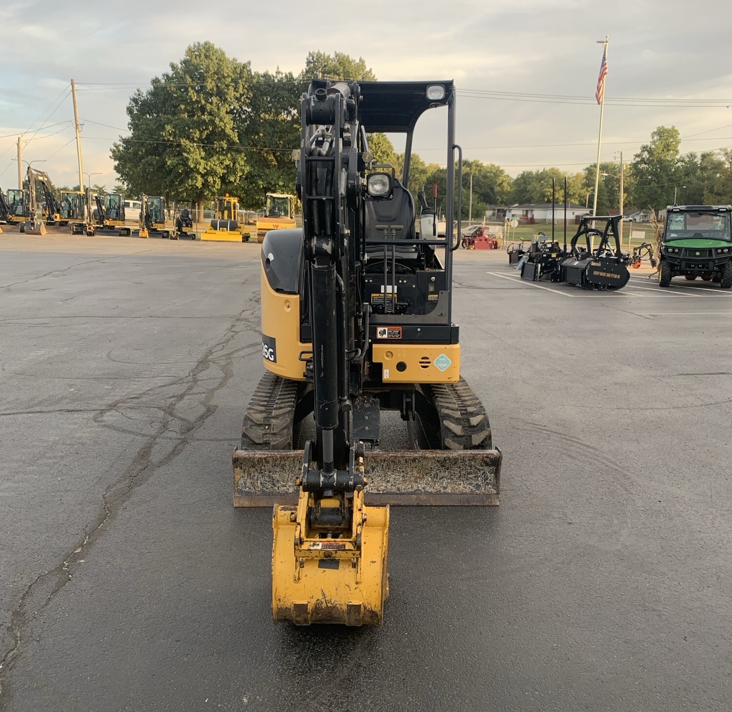 2017 John Deere 26G Image 7