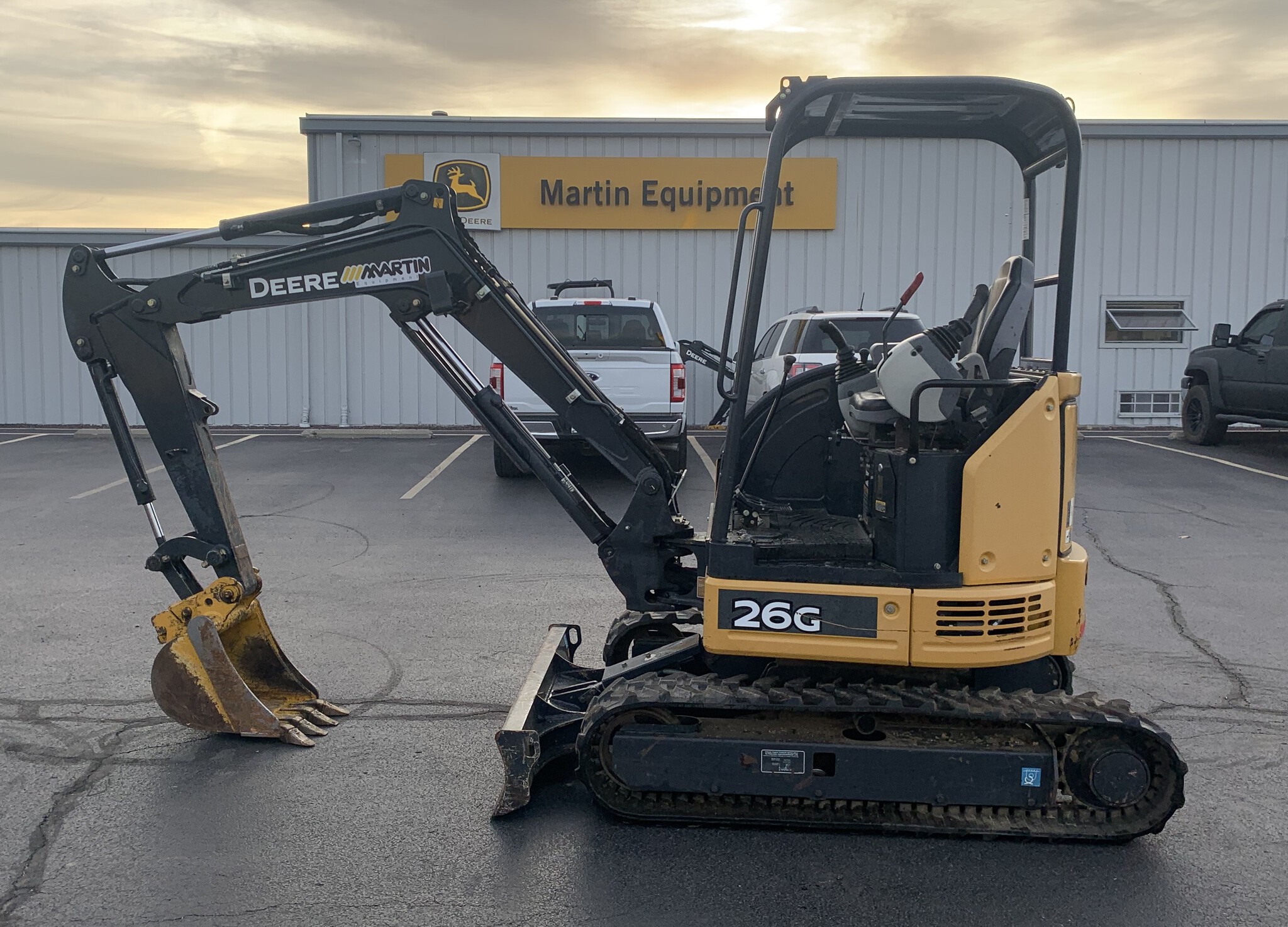 2017 John Deere 26G Image 2