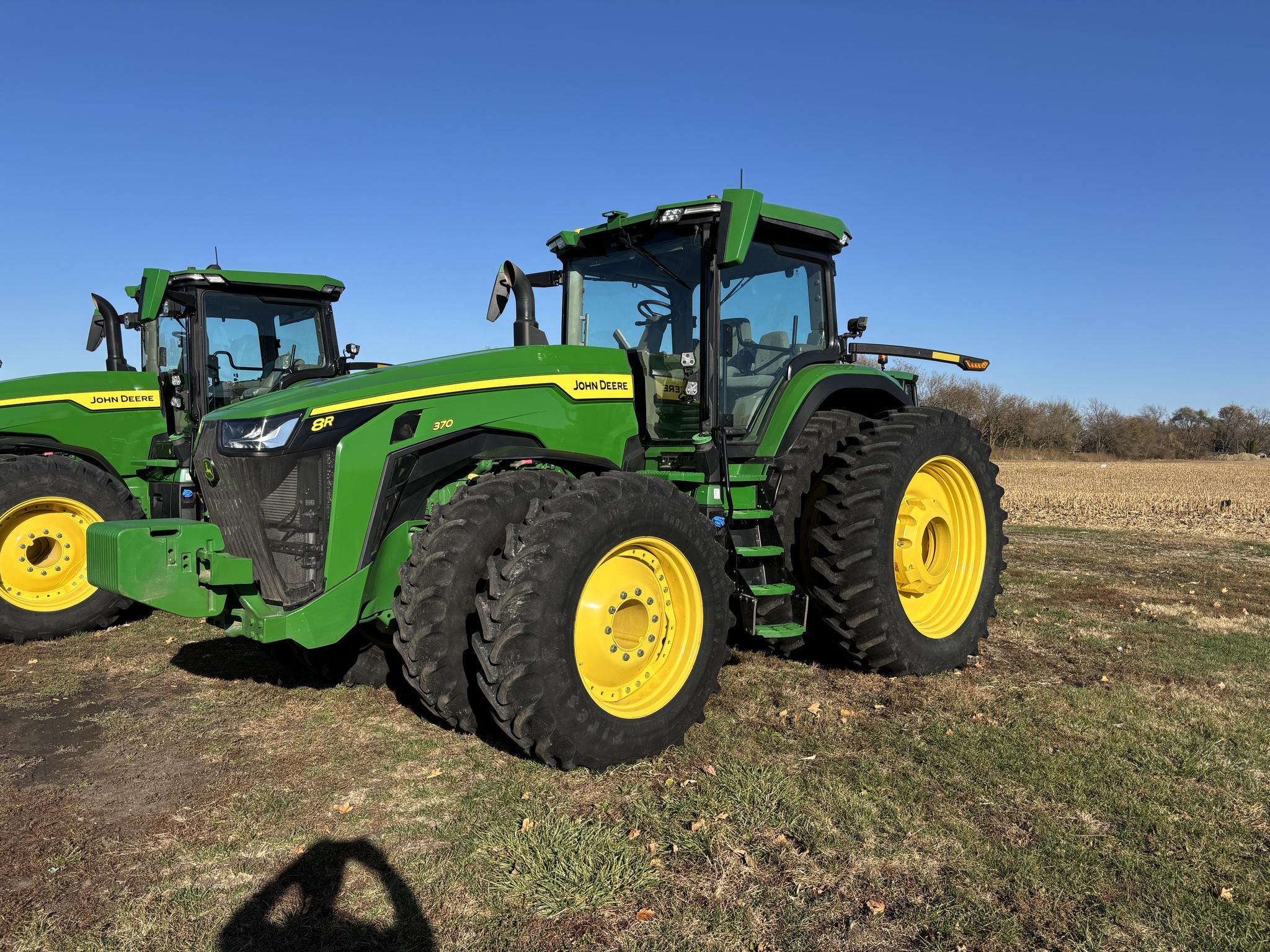  2022 John Deere 8R 370 at Heritage Tractor in Monmouth, IL