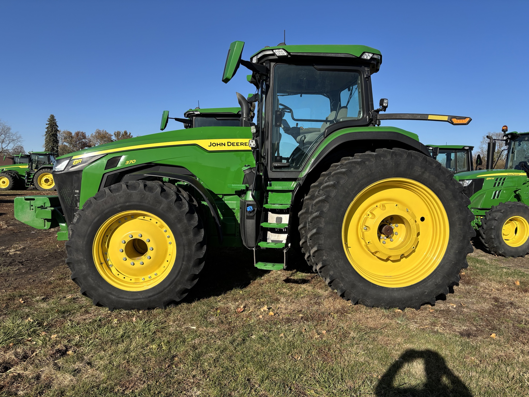  2022 John Deere 8R 370 at Heritage Tractor in Monmouth, IL