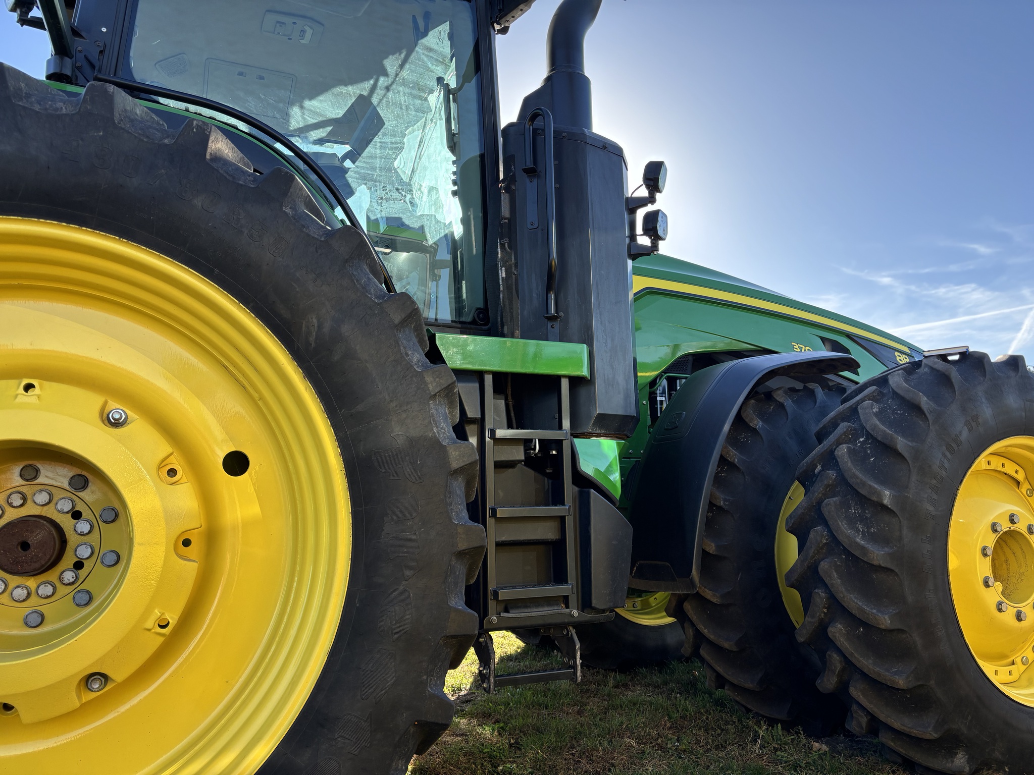  2022 John Deere 8R 370 at Heritage Tractor in Monmouth, IL