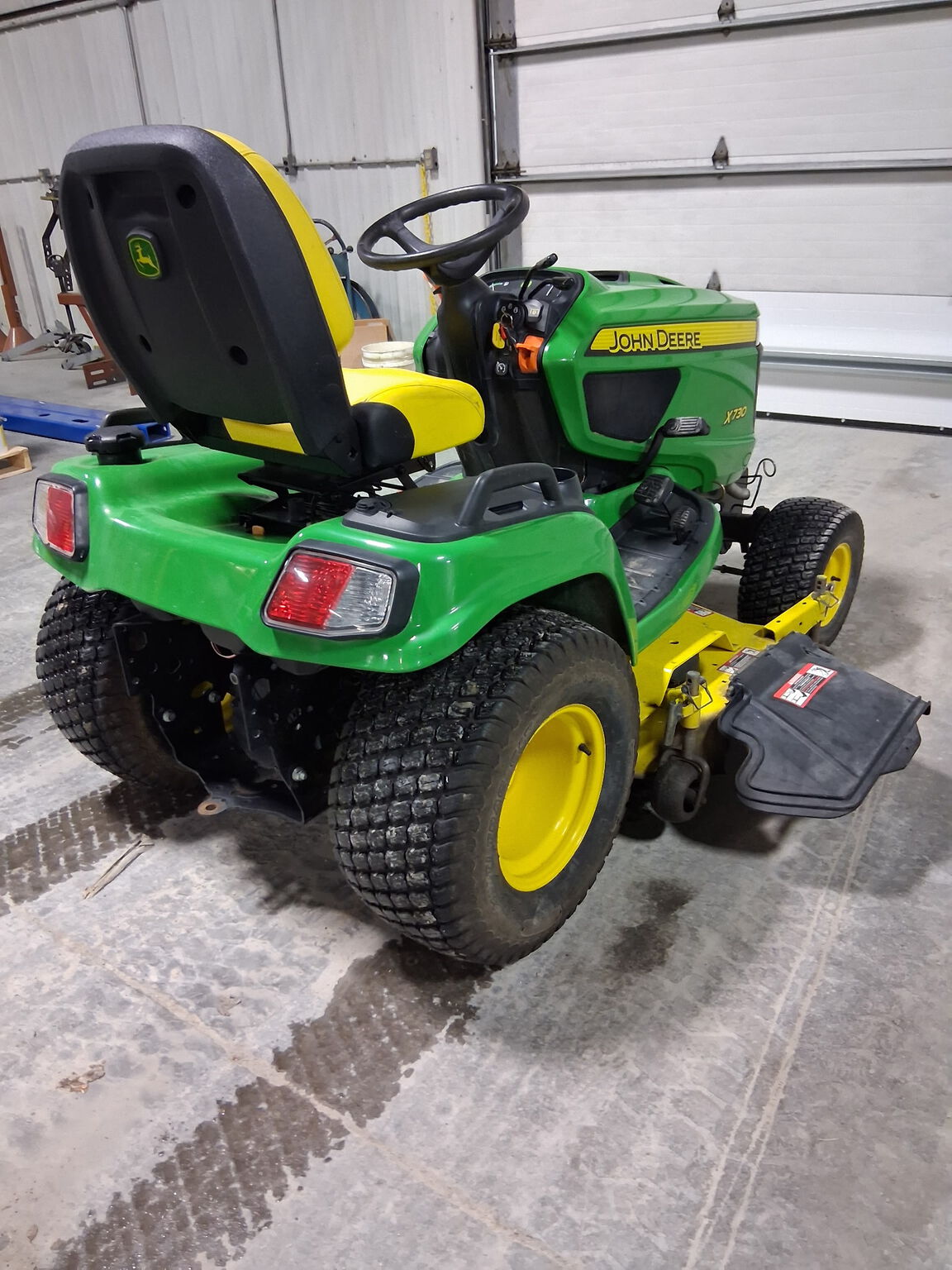 2014 John Deere X730 Image 4