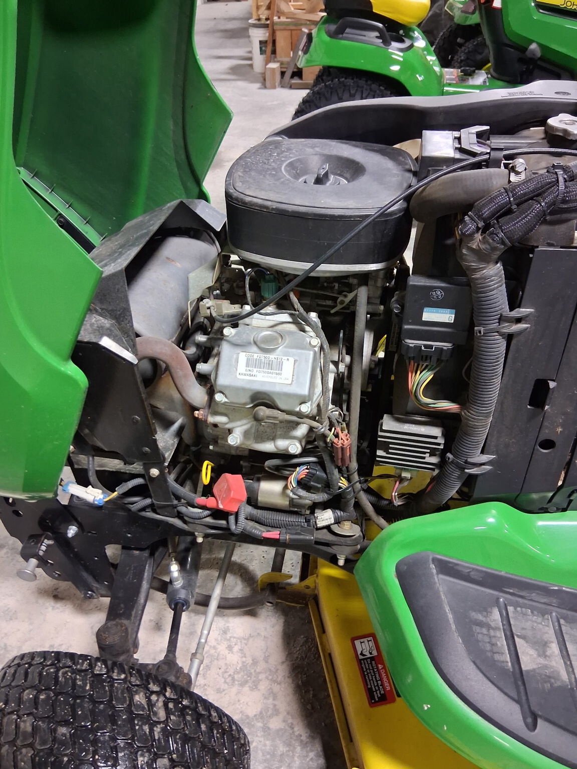2014 John Deere X730 Image 3