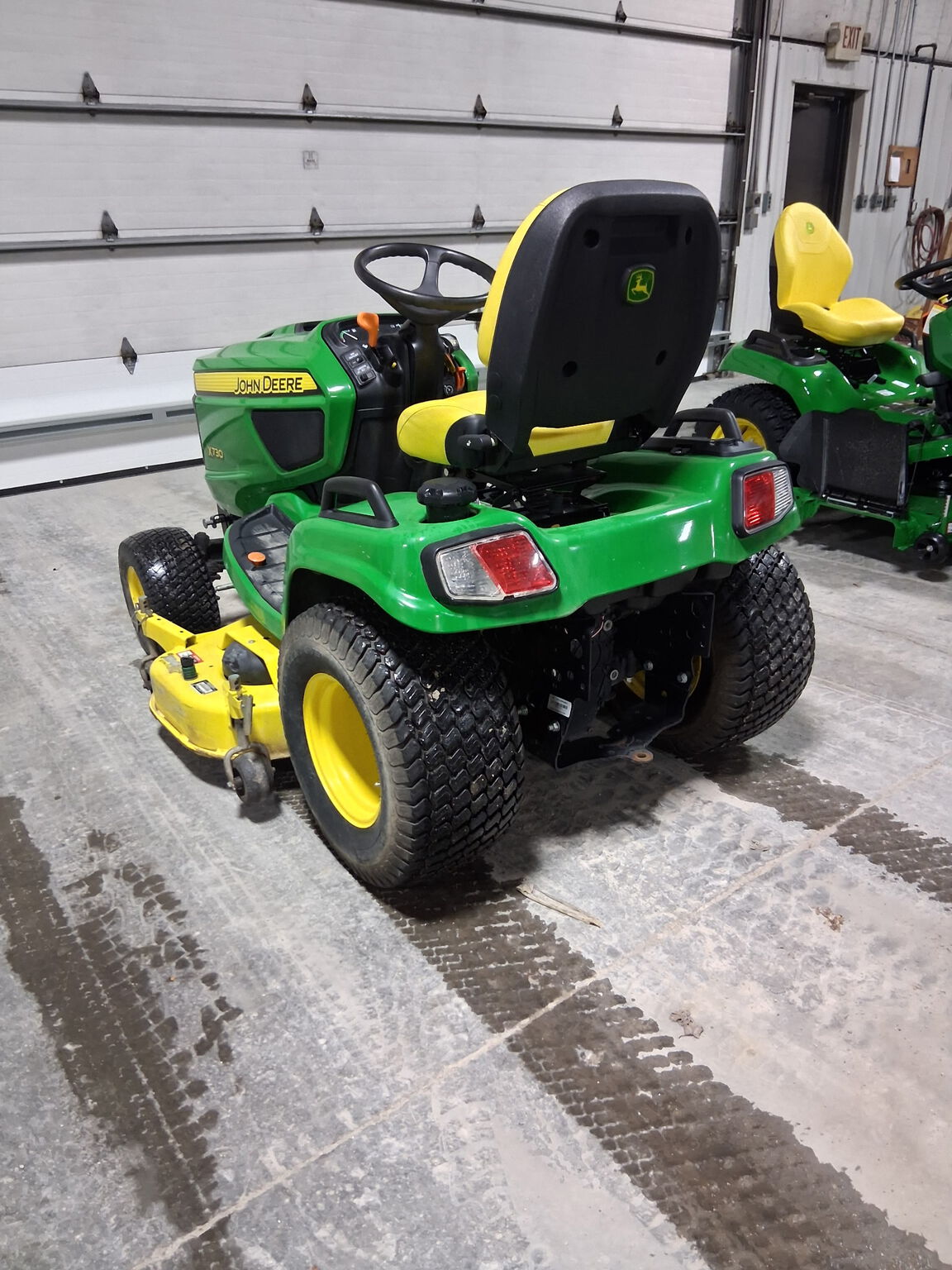 2014 John Deere X730 Image 5