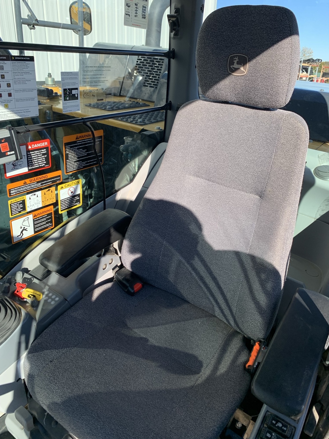 2023 John Deere 200 G Image 9