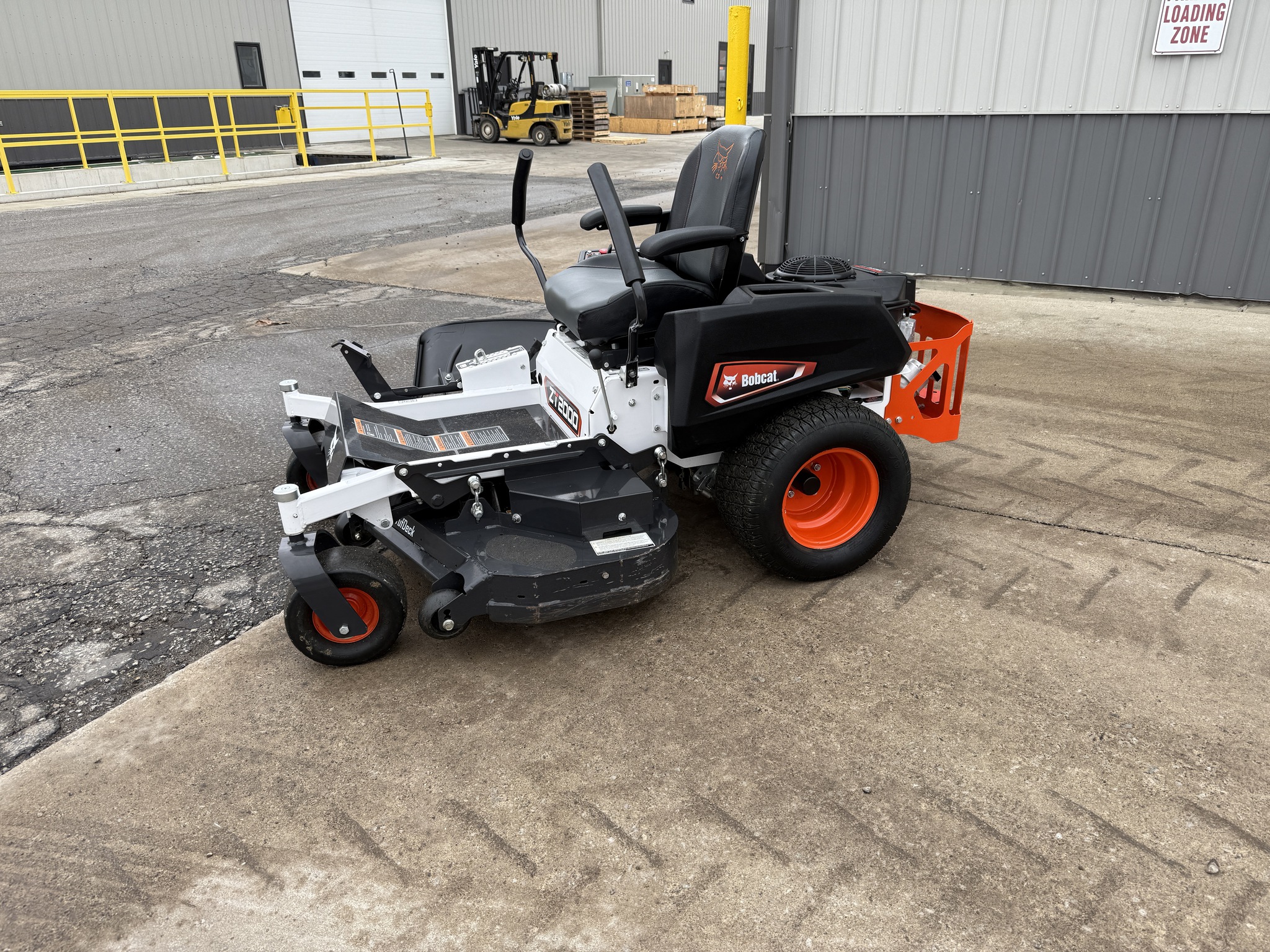 2023 Bobcat ZT2000 Image 2