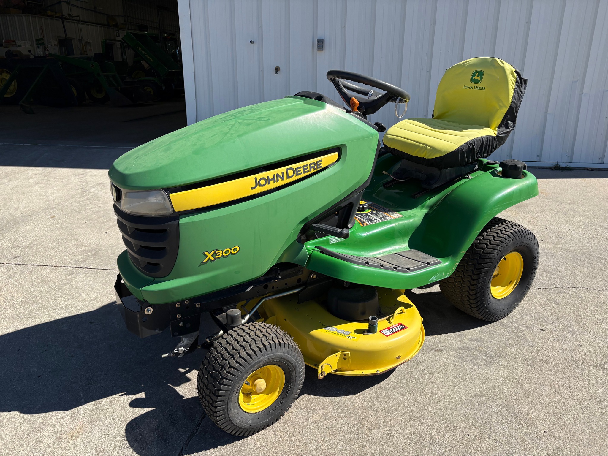 2022 John Deere X300 Image 6