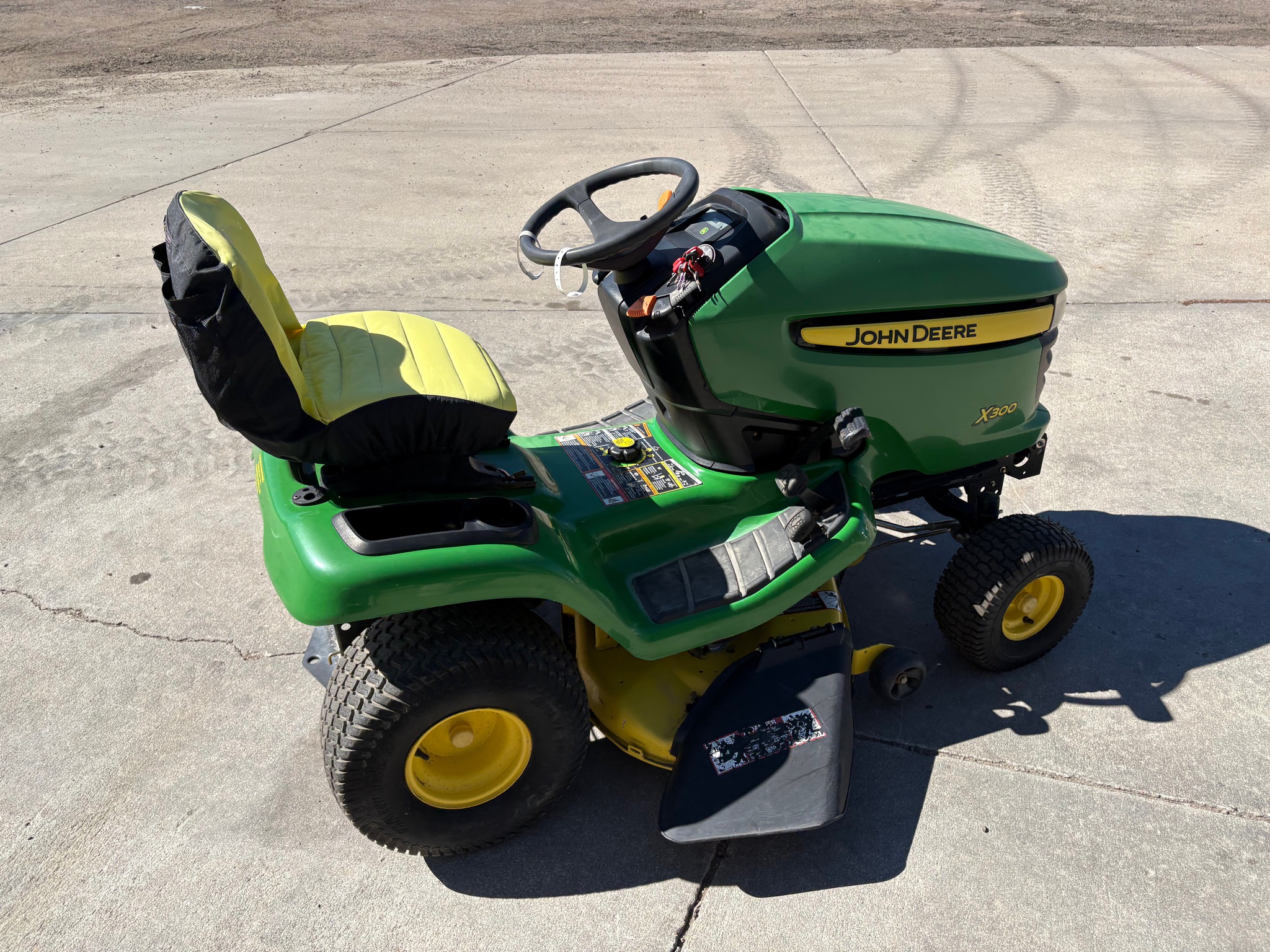 2022 John Deere X300 Image 3