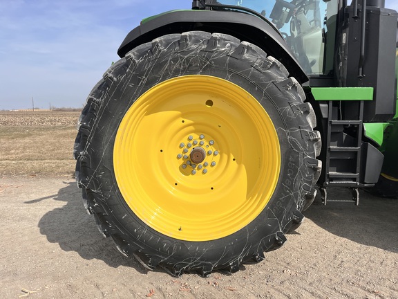 2025 John Deere 8R 310 - Photo15