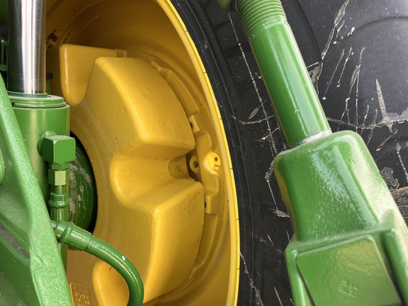 2025 John Deere 8R 310 - Photo18