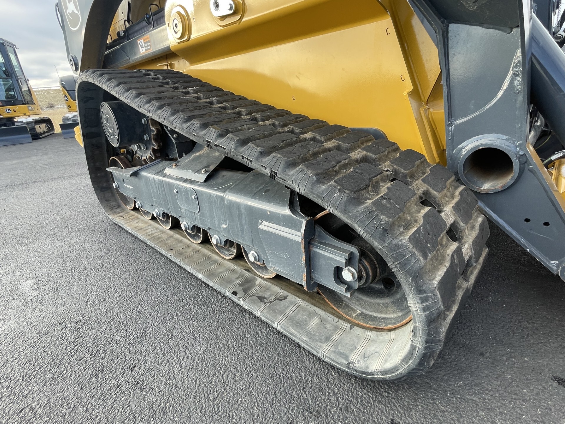 2023 John Deere 333G Image 10