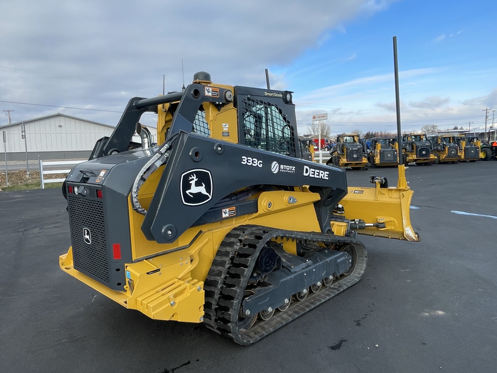 2023 John Deere 333G Image 4