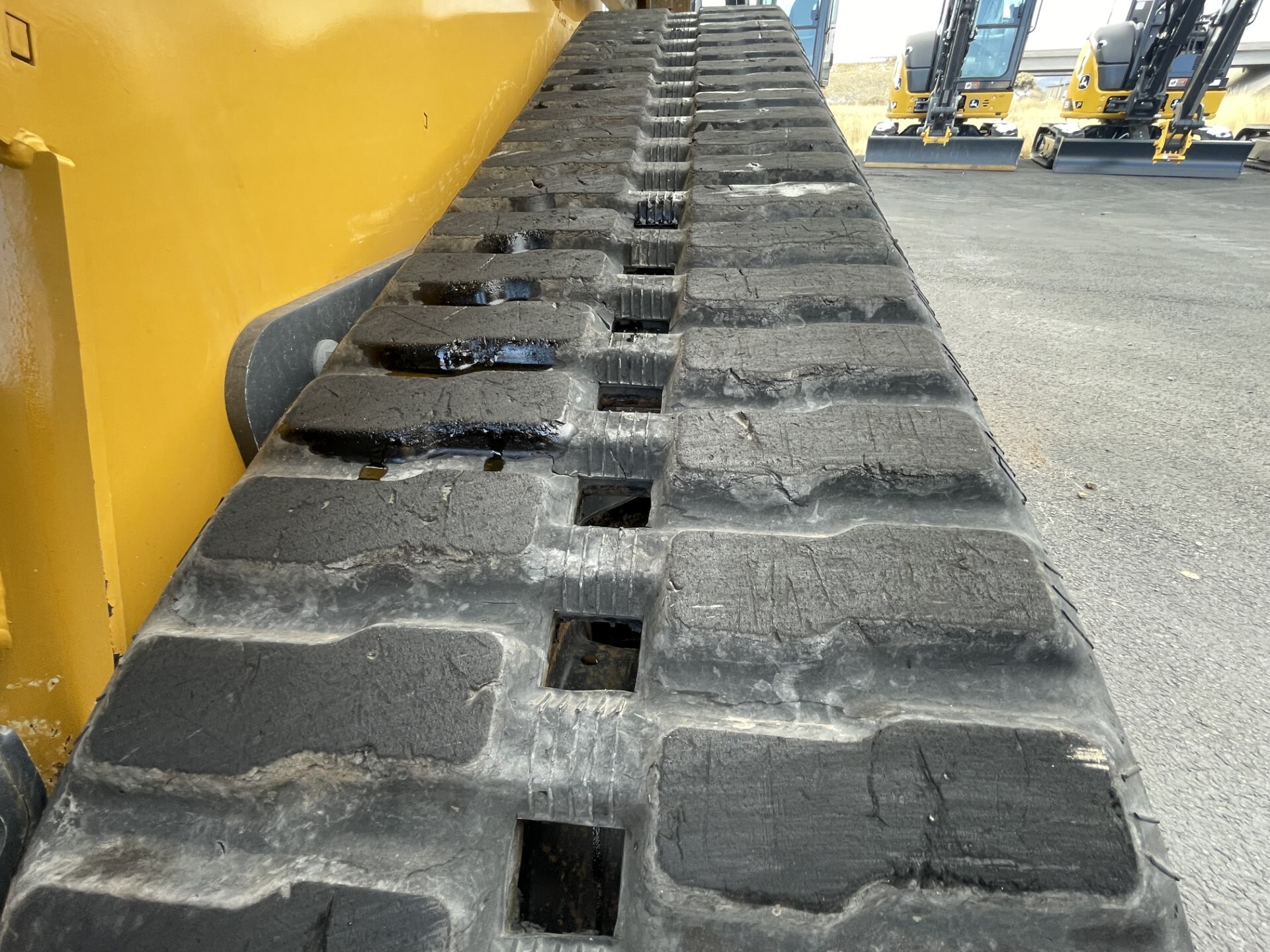 2023 John Deere 333G Image 9