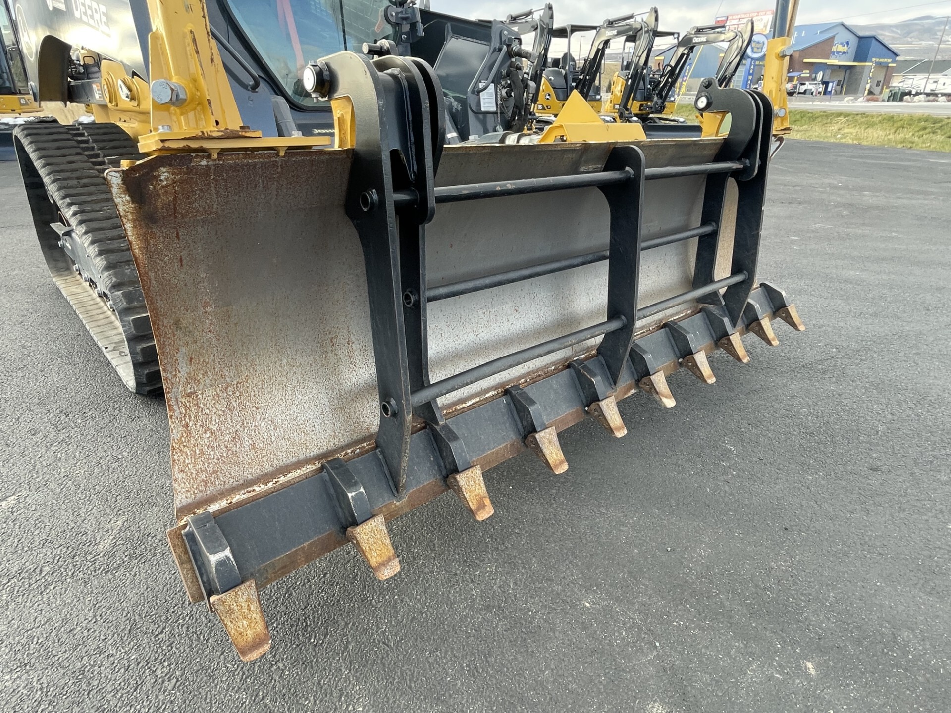 2023 John Deere 333G Image 14