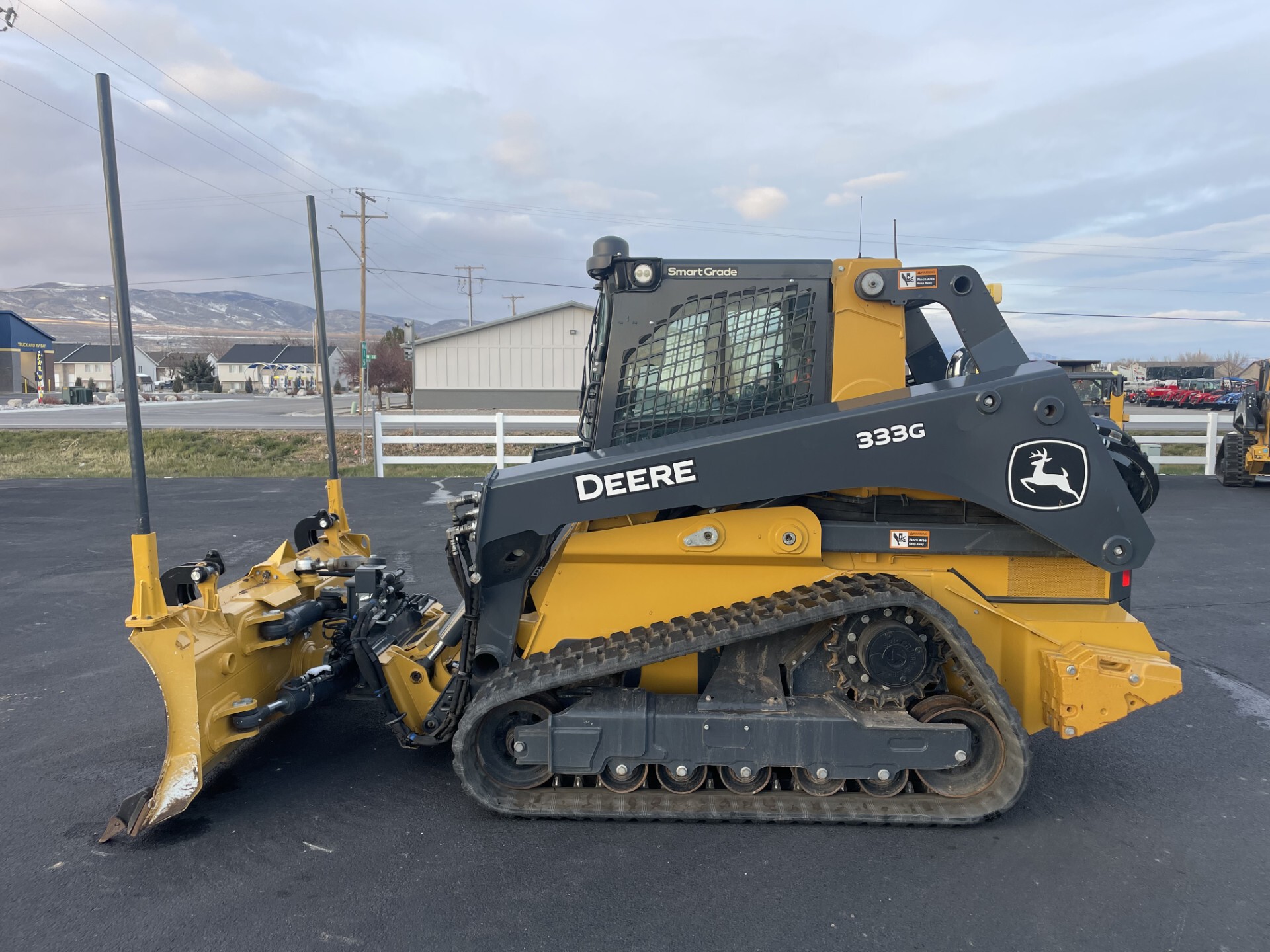 2023 John Deere 333G Image 7