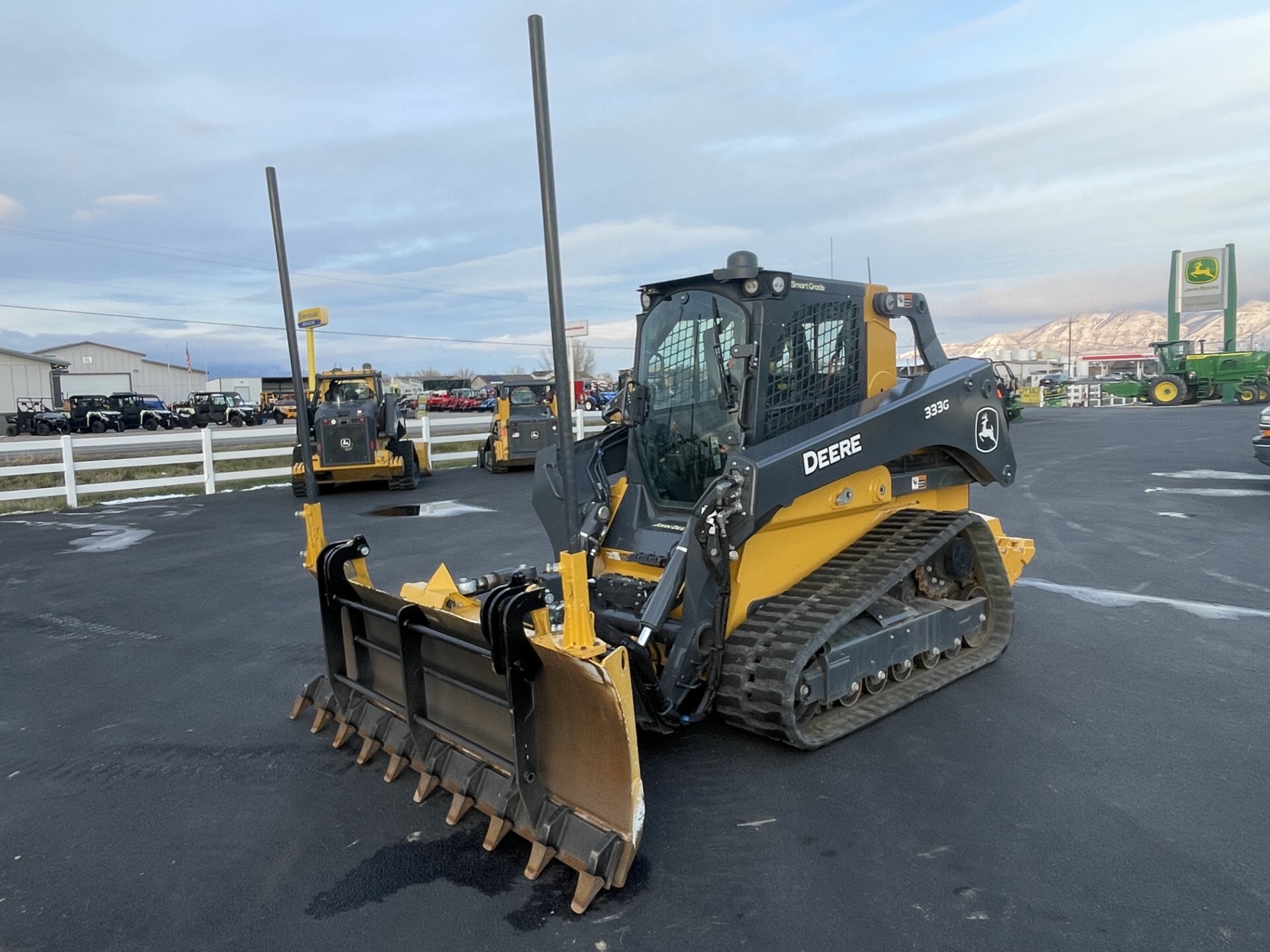 2023 John Deere 333G Image 1