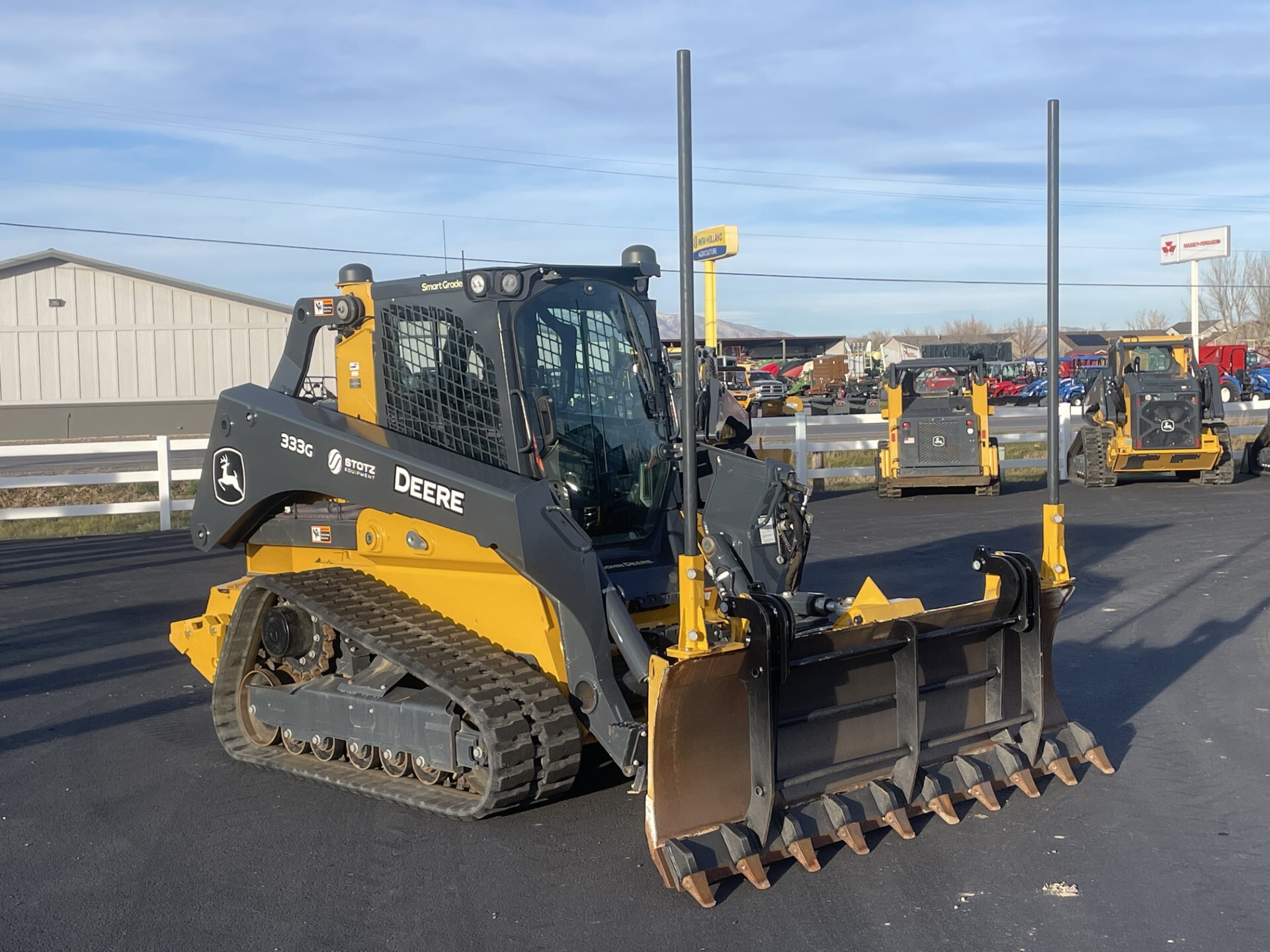 2023 John Deere 333G Image 3