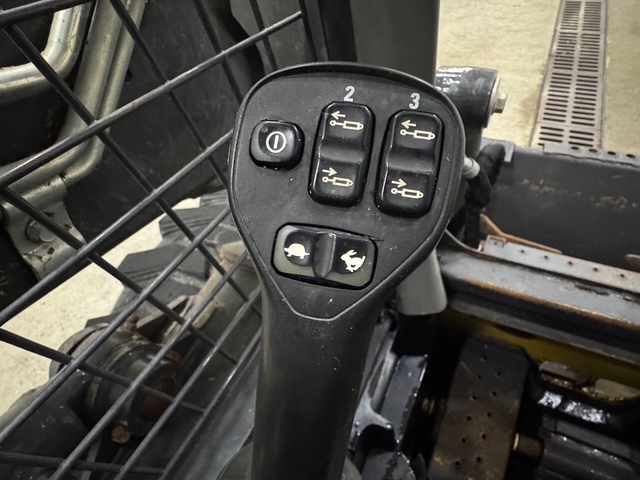 2020 New Holland L318 Image 12