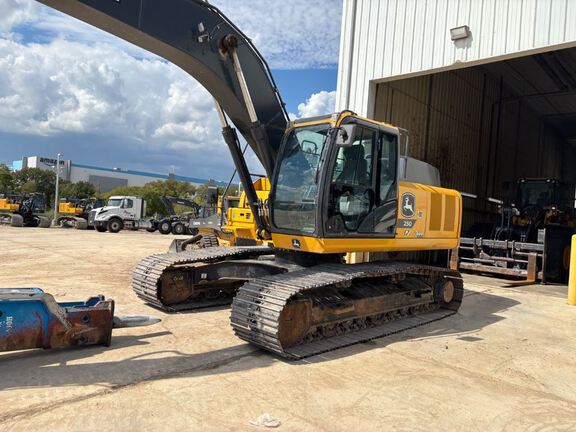 2023 John Deere 250 P-Tier