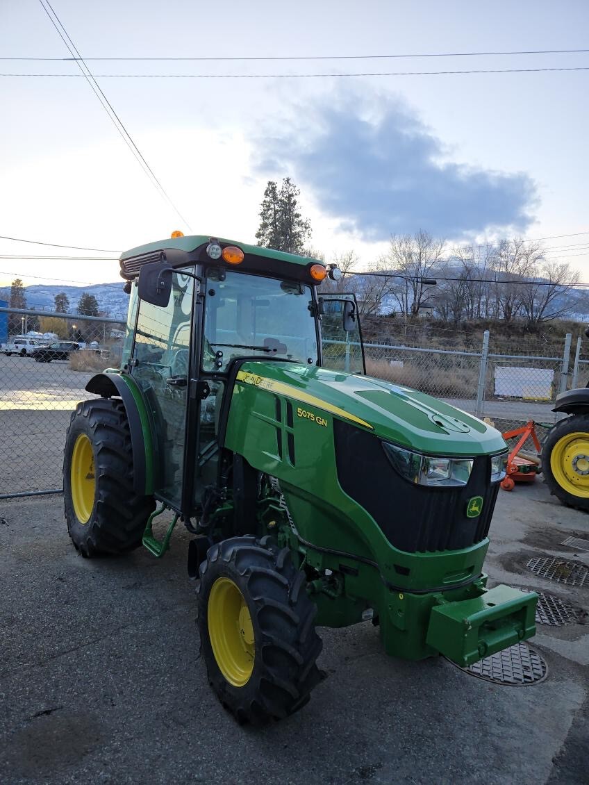 2022 John Deere 5075GN Image 1