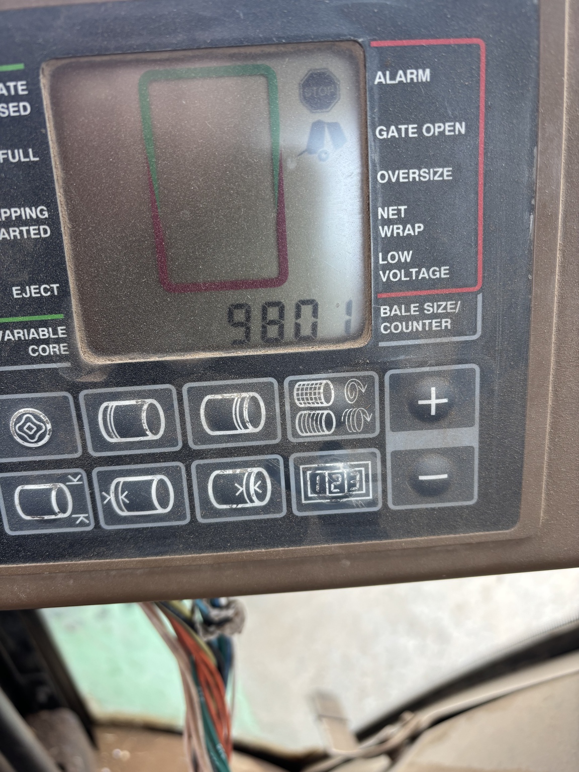 1999 John Deere 566 Image 9