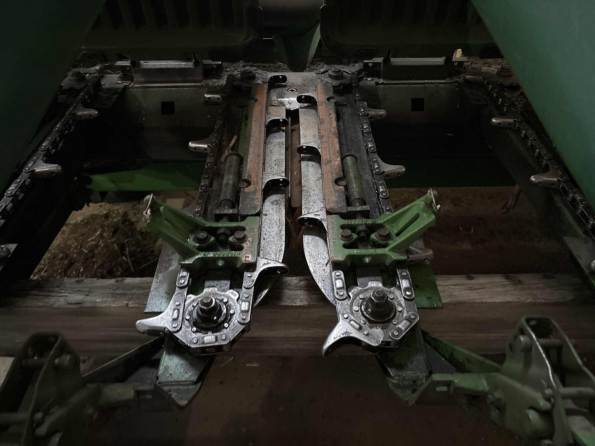 Used 1995 John Deere 693 Corn and Row Crop headers at Koenig Equipment in Greenville, OH - PhotoXL2