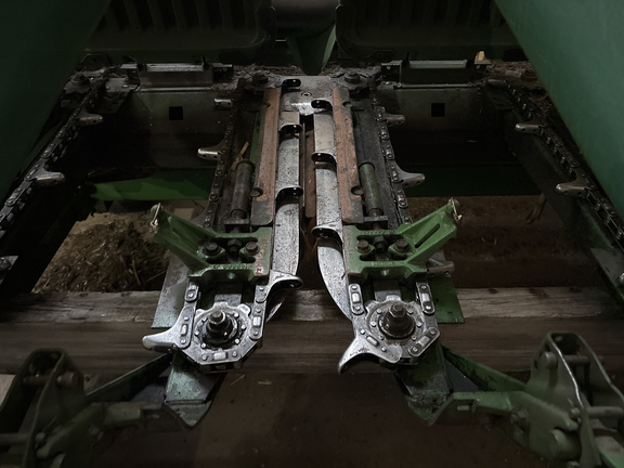 Used 1995 John Deere 693 Corn and Row Crop headers at Koenig Equipment in Greenville, OH - Photo2
