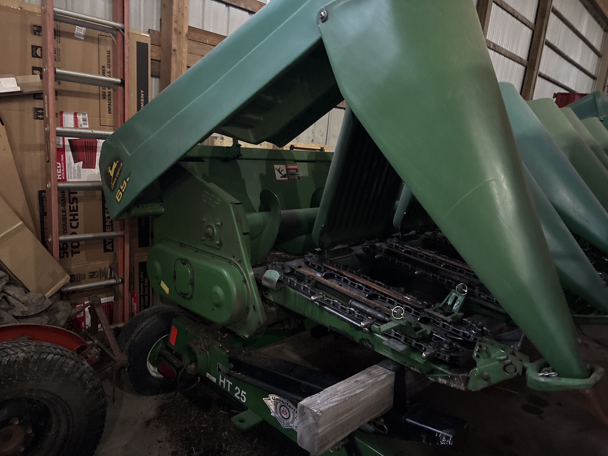 Used 1995 John Deere 693 Corn and Row Crop headers at Koenig Equipment in Greenville, OH - PhotoXL3