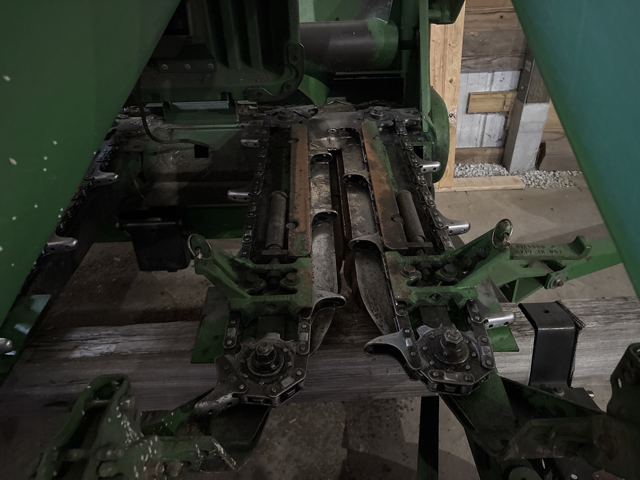 Used 1995 John Deere 693 Corn and Row Crop headers at Koenig Equipment in Greenville, OH - PhotoXL4