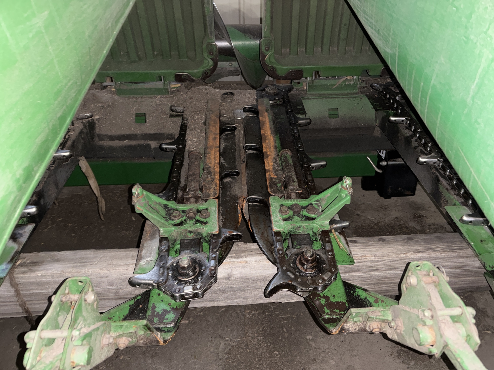 Used 1995 John Deere 693 Corn and Row Crop headers at Koenig Equipment in Greenville, OH - PhotoXL5