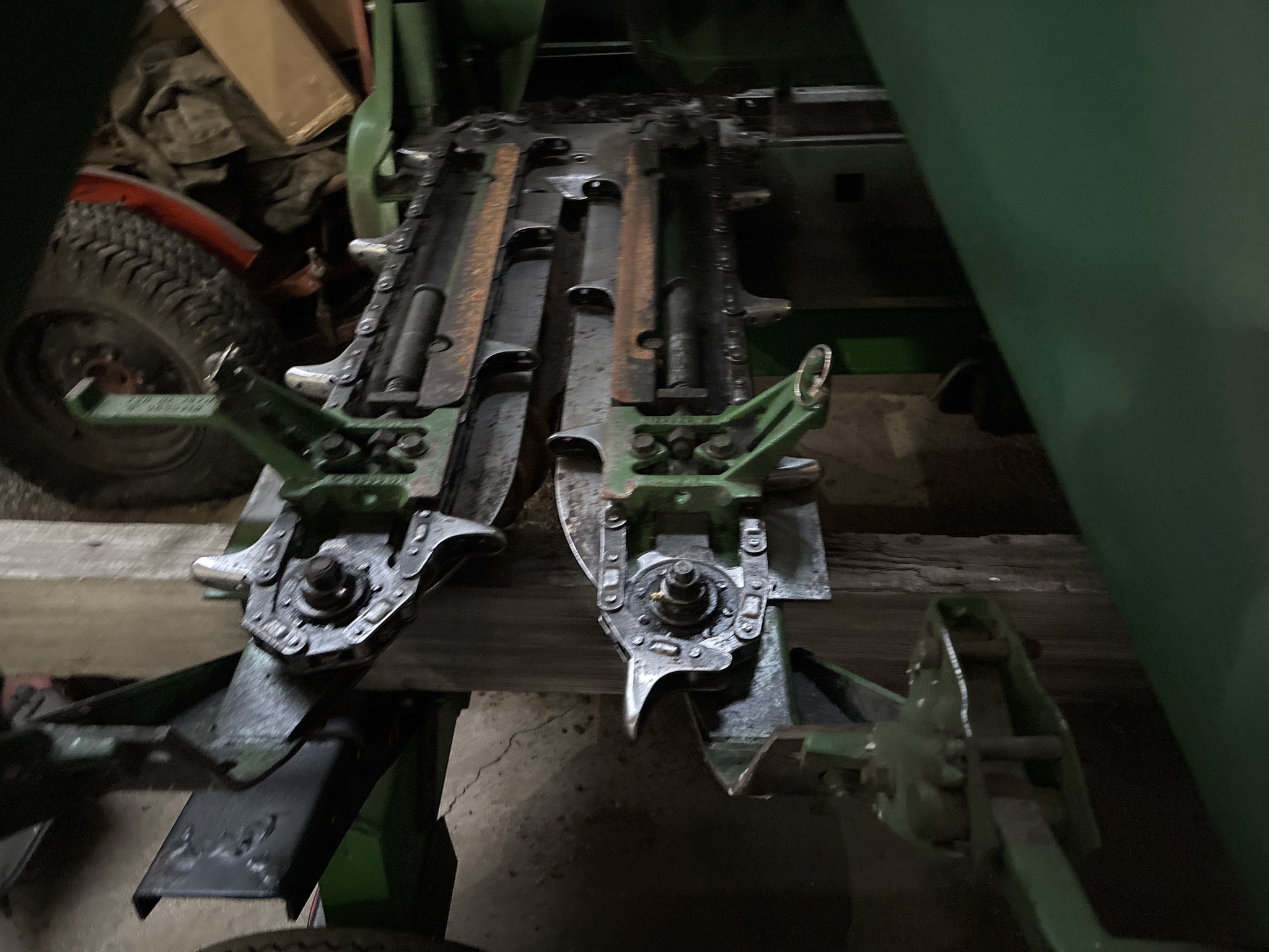 Used 1995 John Deere 693 Corn and Row Crop headers at Koenig Equipment in Greenville, OH - PhotoXL14