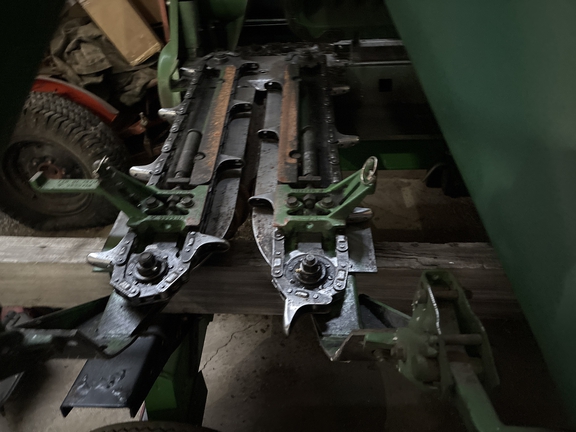 Used 1995 John Deere 693 Corn and Row Crop headers at Koenig Equipment in Greenville, OH - Photo14