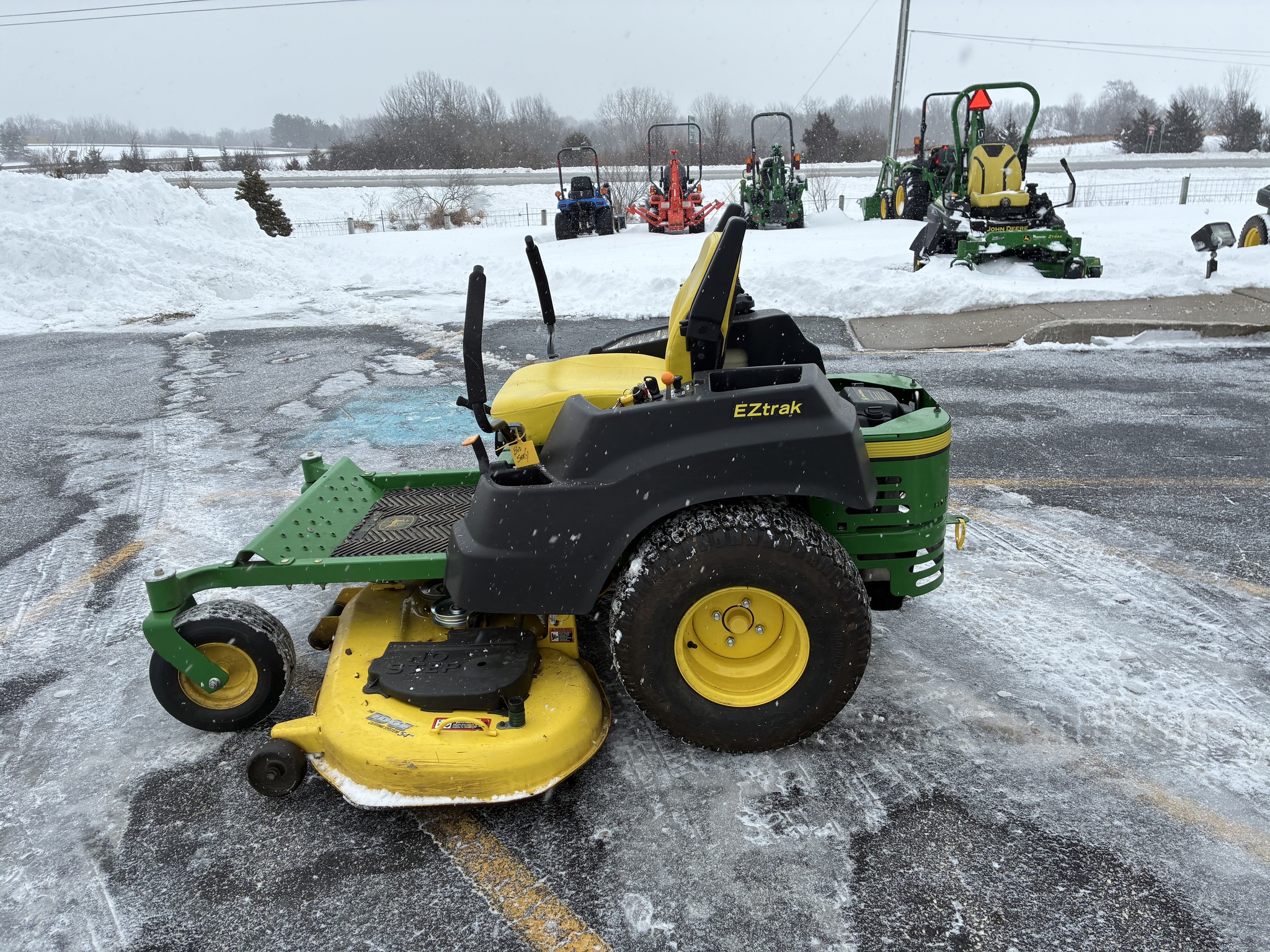 2014 John Deere Z445 Image 6