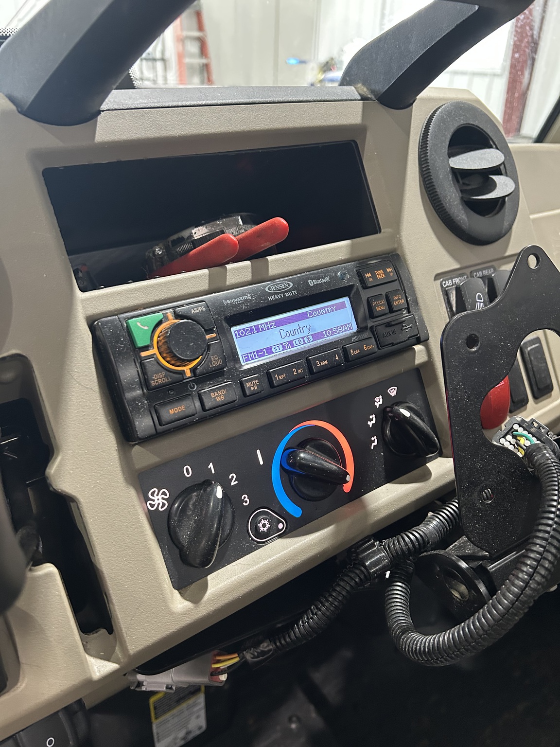 2023 John Deere XUV 835R Image 11