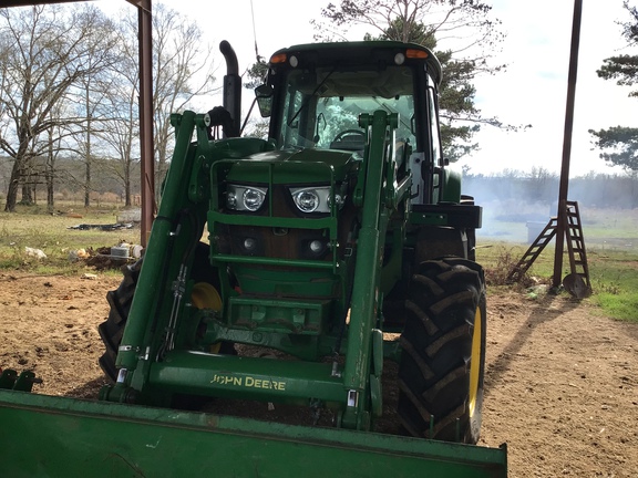 2017 John Deere 6110M Photo 4