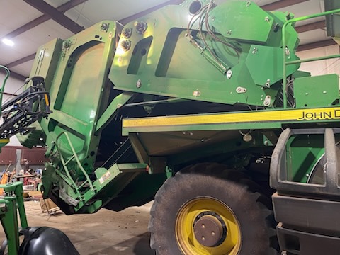 2017 John Deere CP690 Photo 3