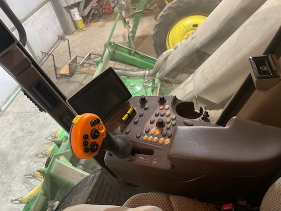 2017 John Deere CP690 Photo 6