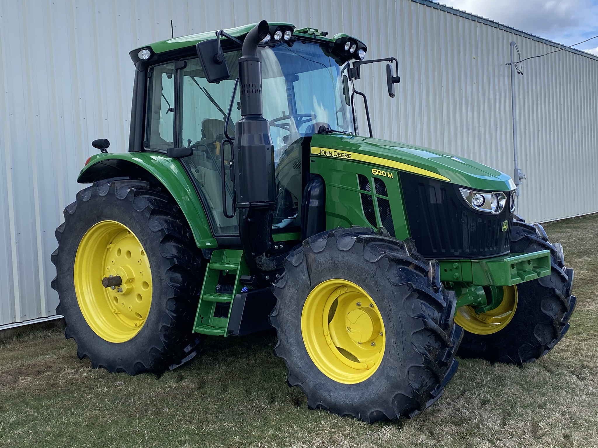 2025 John Deere 6120M Image 3