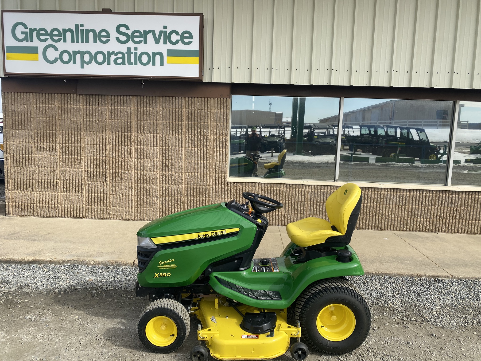 2022 John Deere X390 Image 1