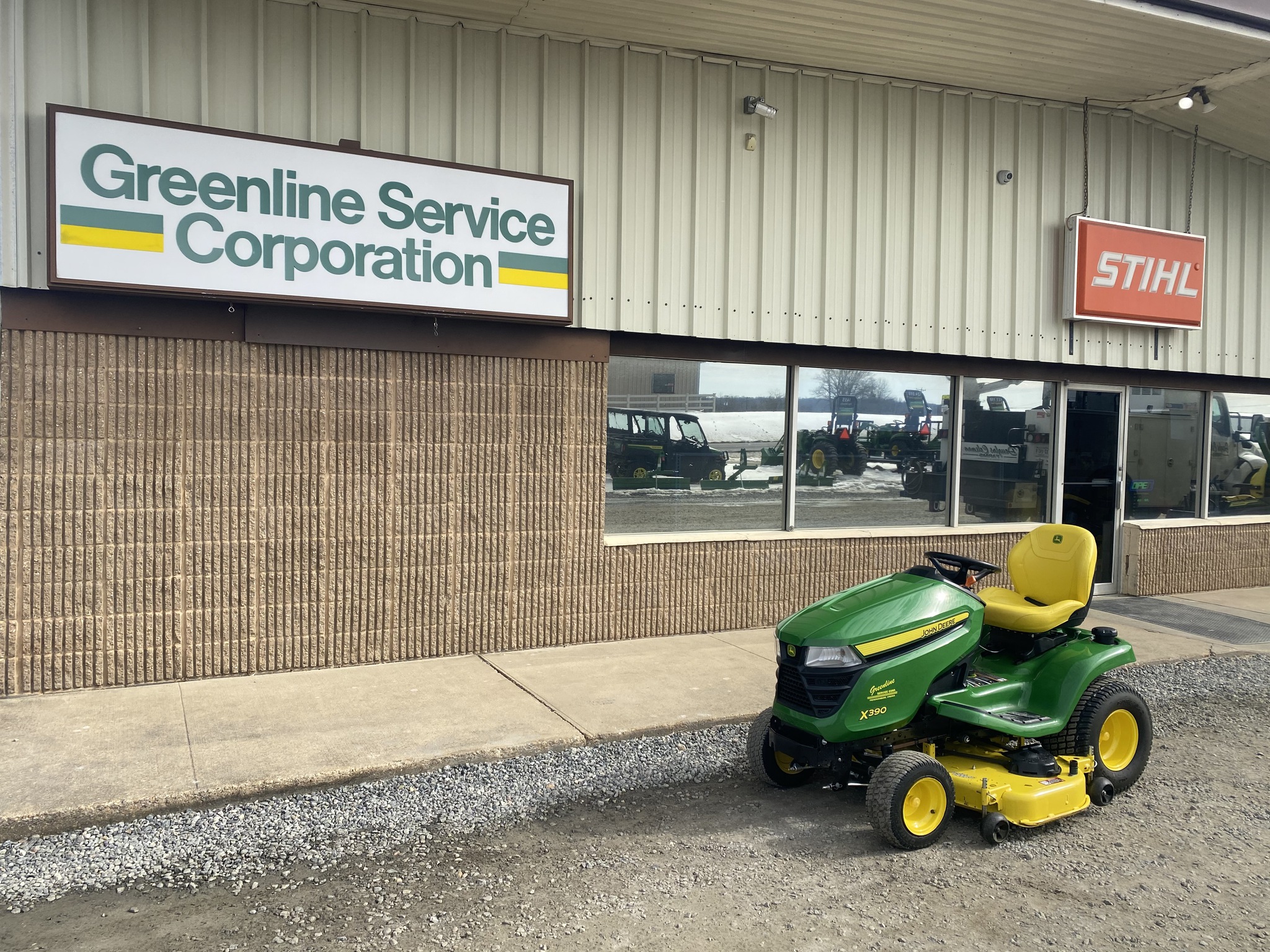 2022 John Deere X390 Image 2