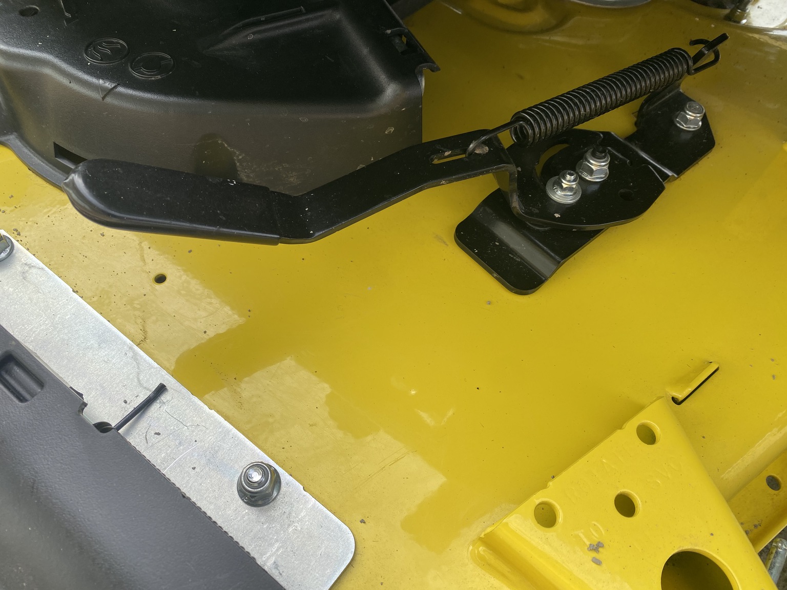 2022 John Deere X390 Image 10