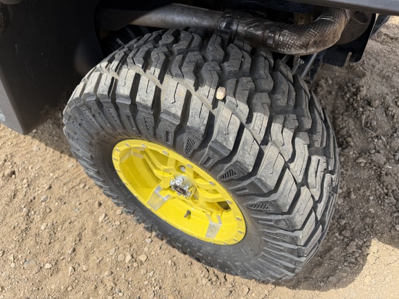 2024 John Deere XUV 835M - Photo14
