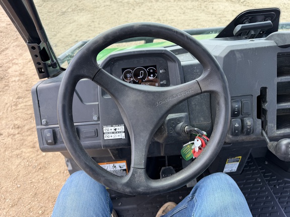 2024 John Deere XUV 835M - Photo22