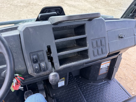2024 John Deere XUV 835M - Photo23