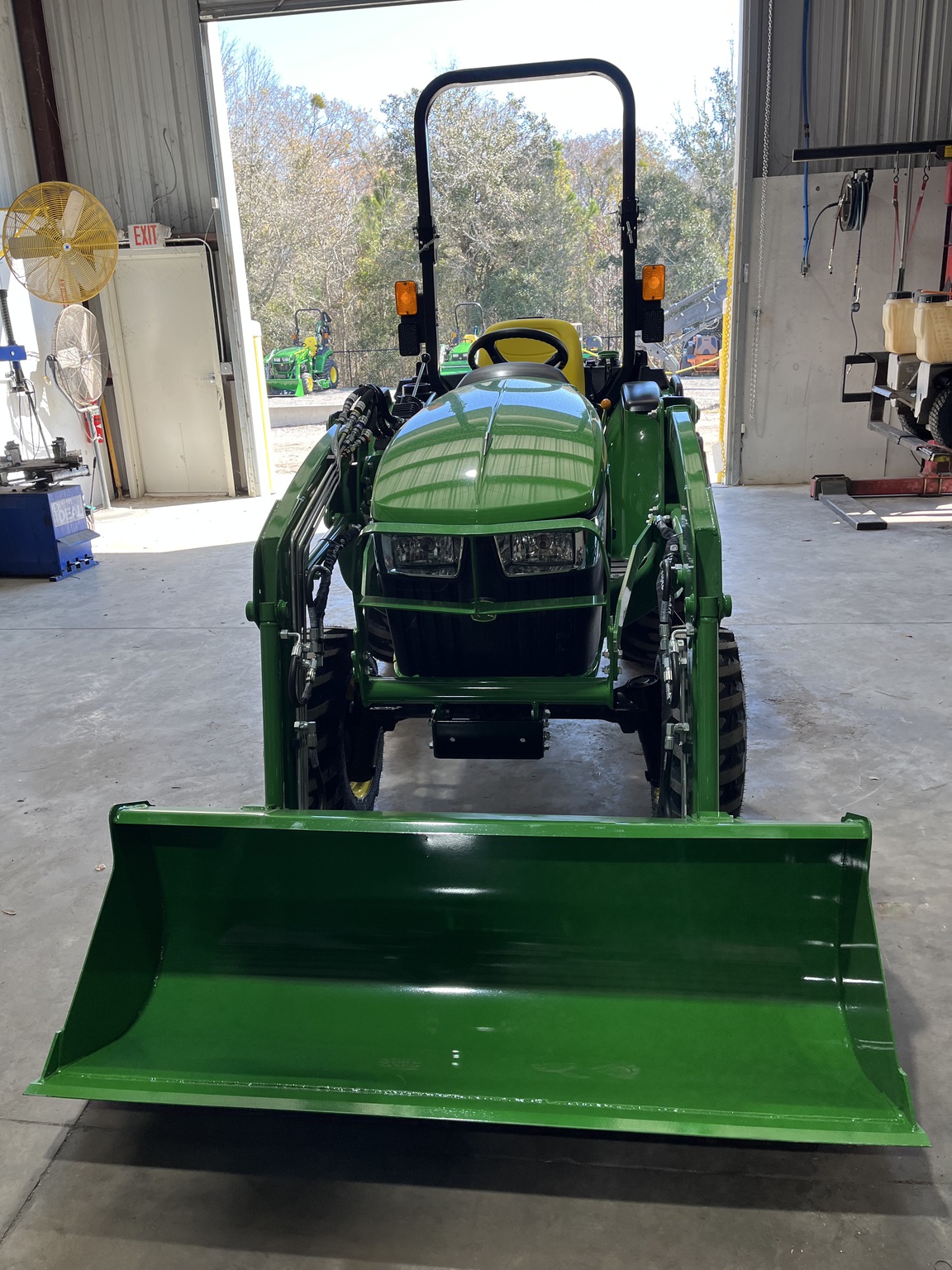 2026 John Deere 3032E Image 4