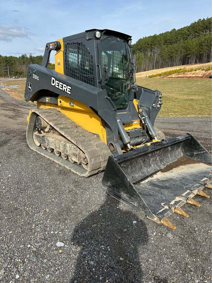 2020 John Deere 331G Image 2