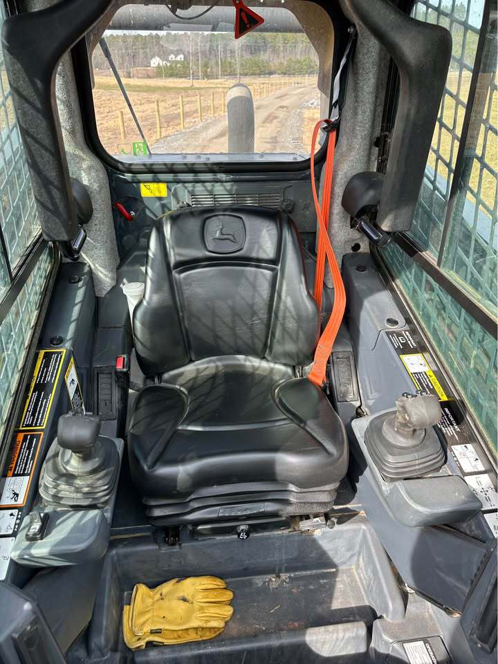 2020 John Deere 331G Image 6