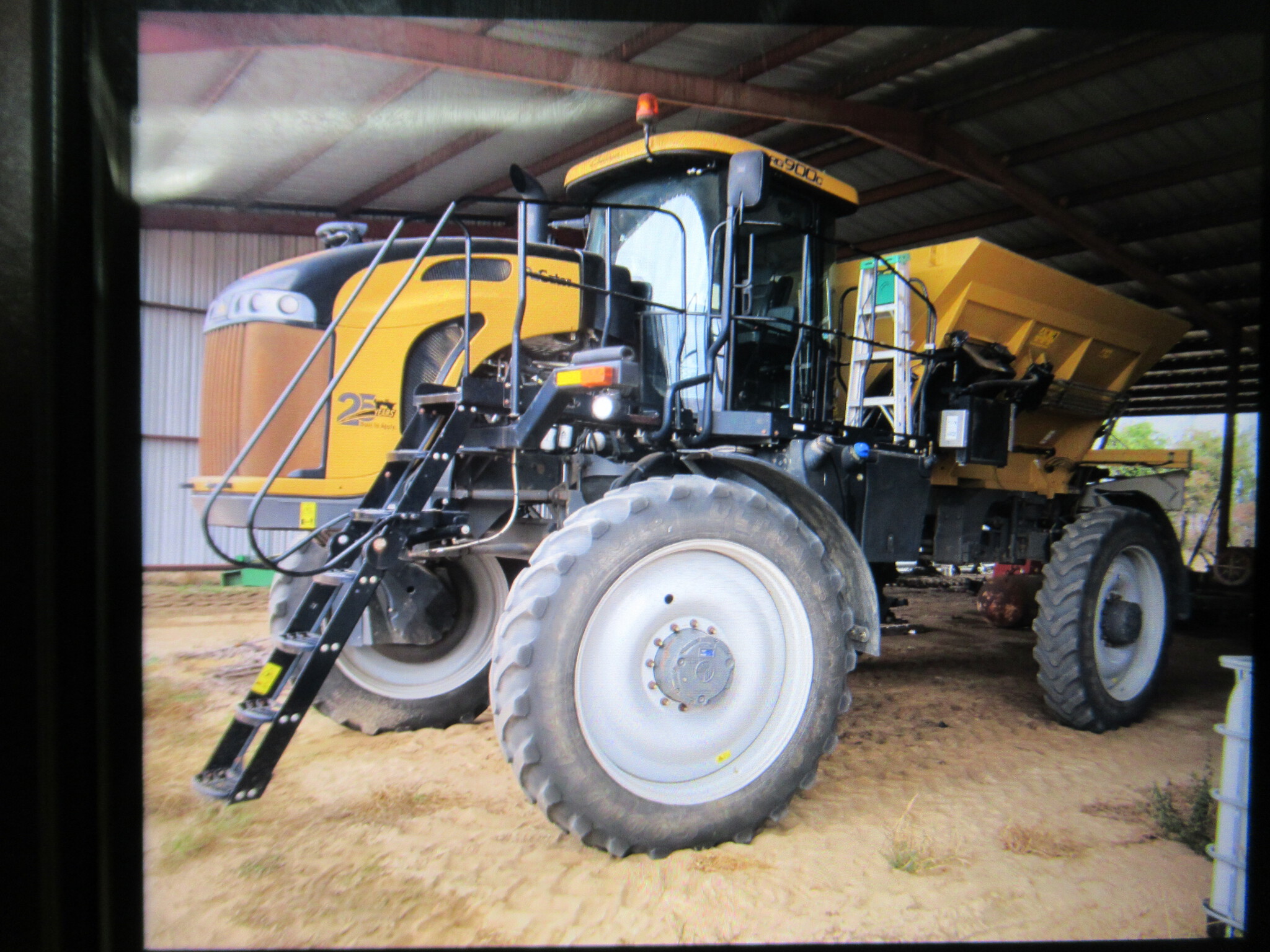 2018 RoGator RG900C Image 1